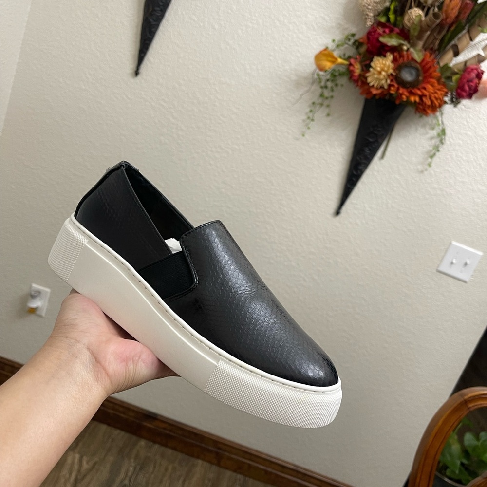 Alex Marie
Wandah Leather Slip-On Sneakers